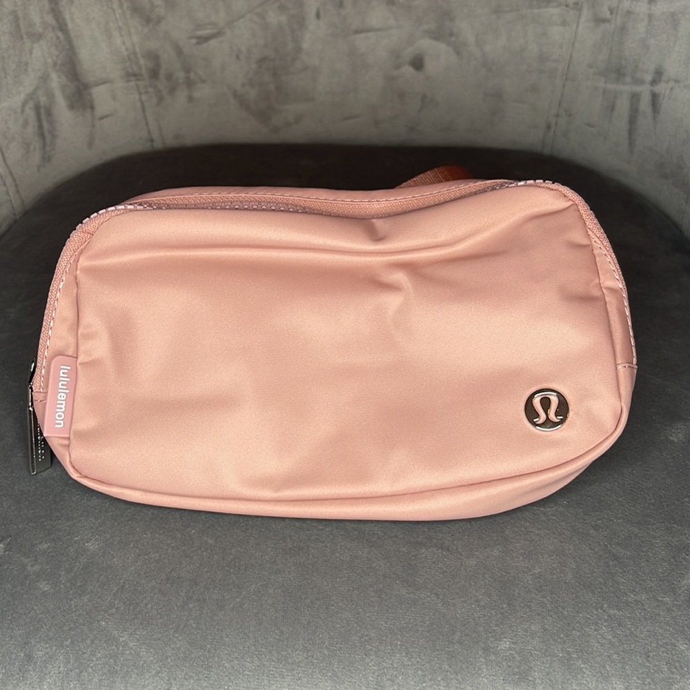 🍋LULULEMON ATHLETICA | Everywhere Belt Bag in Pink Pastel - Picture 6 of 6
